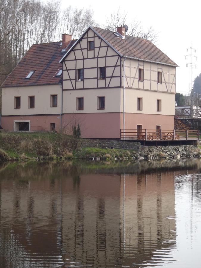 Penzion Cerny Mlyn Sokolov Brezova  エクステリア 写真