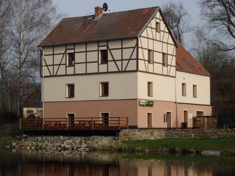 Penzion Cerny Mlyn Sokolov Brezova  エクステリア 写真